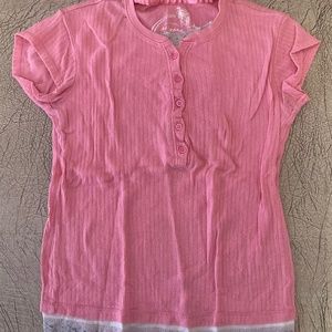 Pink shirt with to buttons